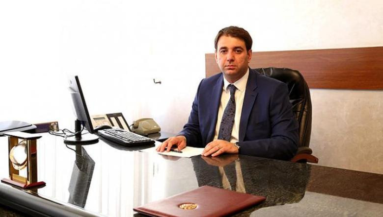 Ալեն Սիմոնյանը Մրցակցության պաշտպանության հանձնաժողովի անդամի լիազորությունները դադարած համարելու մասին արձանագրություն է ստորագրել