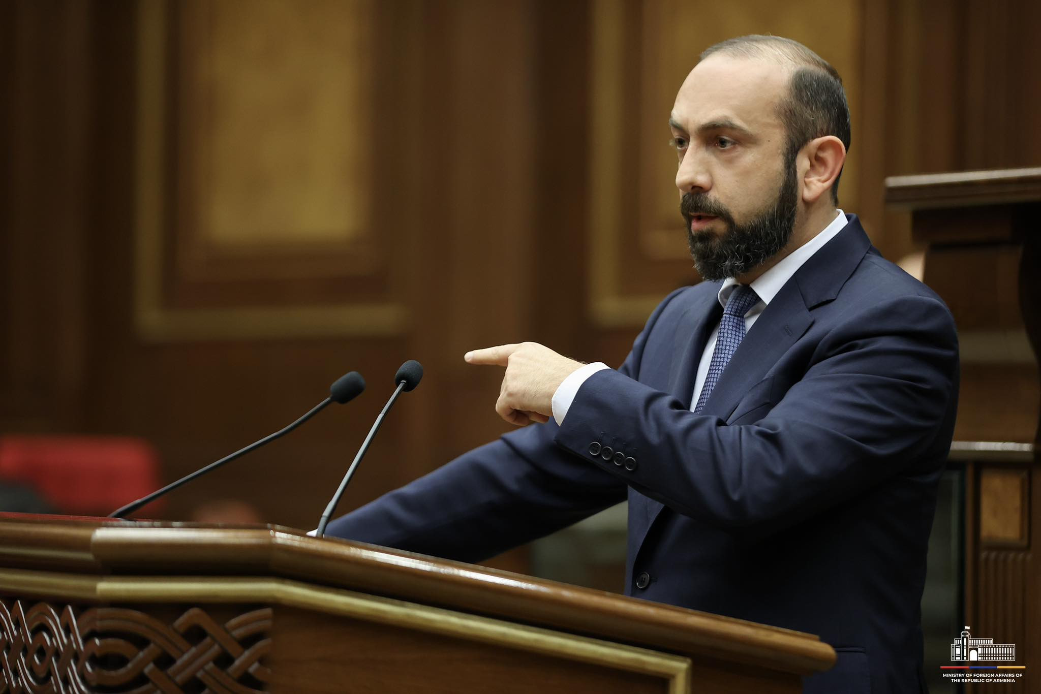 Միմյանց տարածքային ամբողջականությունը ճանաչելու սկզբունքը հստակորեն արտահայտված է ԼՂ բանակցային գործընթացի բոլոր փուլերում. Միրզոյան