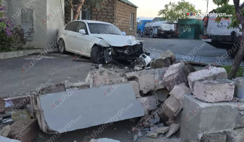 24-ամյա վարորդը «BMW»-ով բախվել է բենզալցակայանի երկաթե դարպասին և հայտնվել բենզալցակայանի տարածքում. shamshyan.com