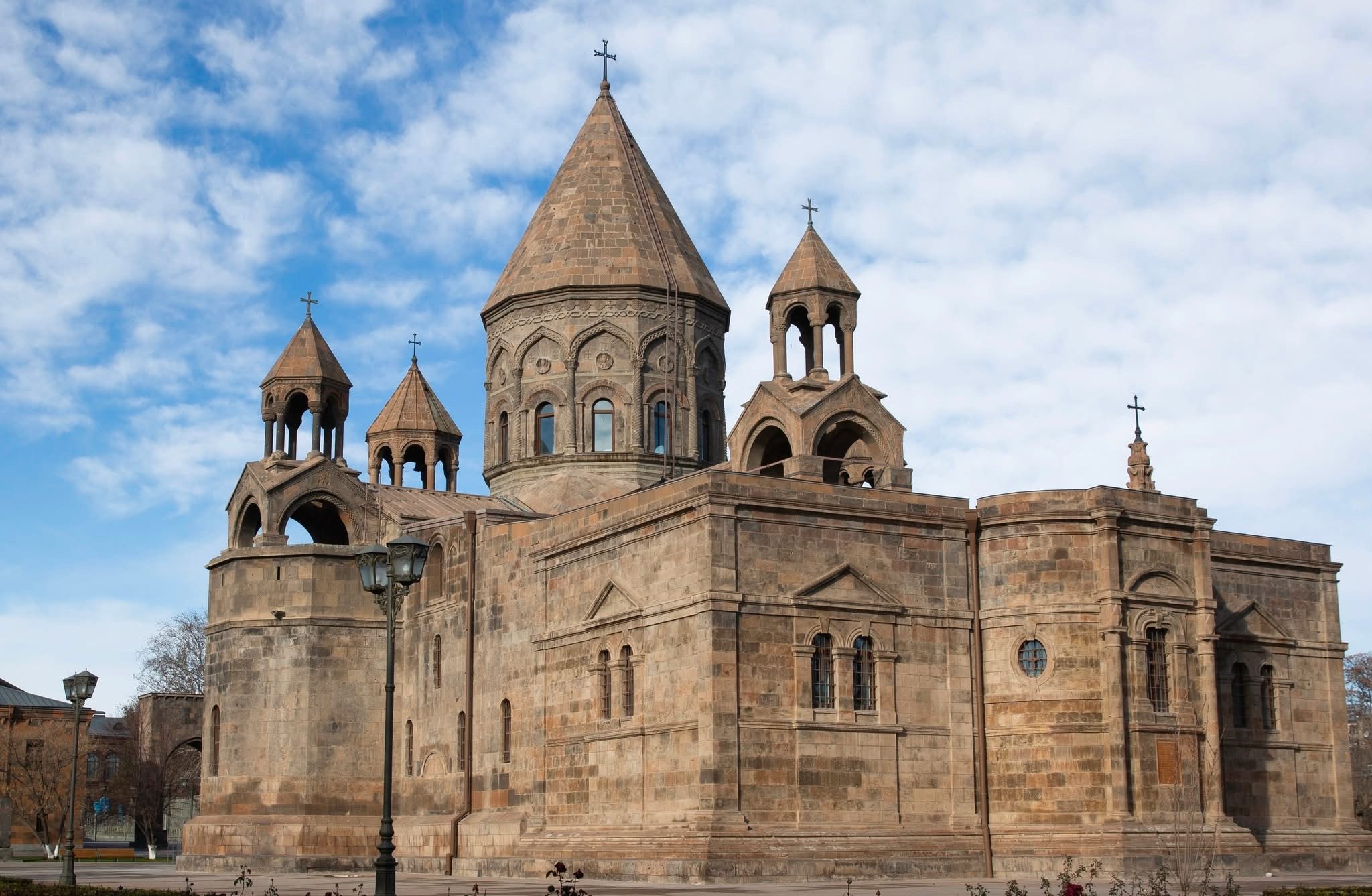 Ազատումներ և նշանակումներ Մայր Աթոռում