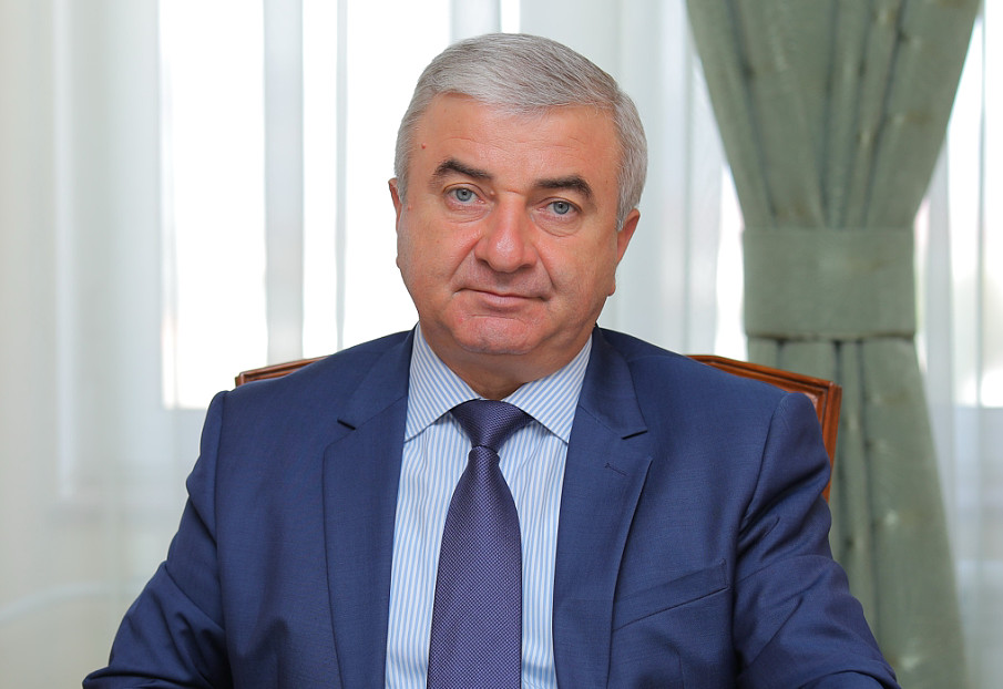 Ինչպես կարելի է առավելությունը դարձնել բեռ,  հպարտությունը՝ նվաստացում, իսկ գաղափարախոսությունը՝ պարտվողականություն. Աշոտ Ղուլյանի հոդվածը