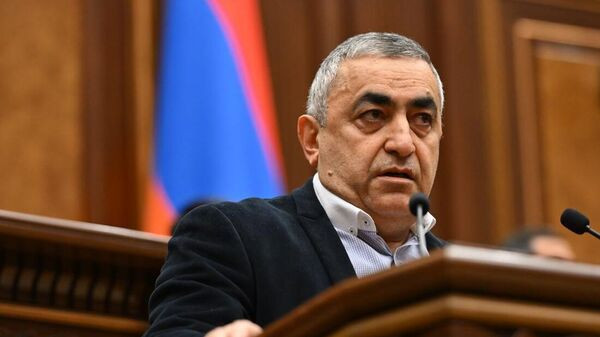 Թnւրք բառն իրենց համար մեծ գովեստ էր, մինչև հիմա չէին նեղվում, որ իրենց թnւրք էին ասում, հիմա ինչո՞ւ են նեղվում. Արմեն Ռուստամյան
