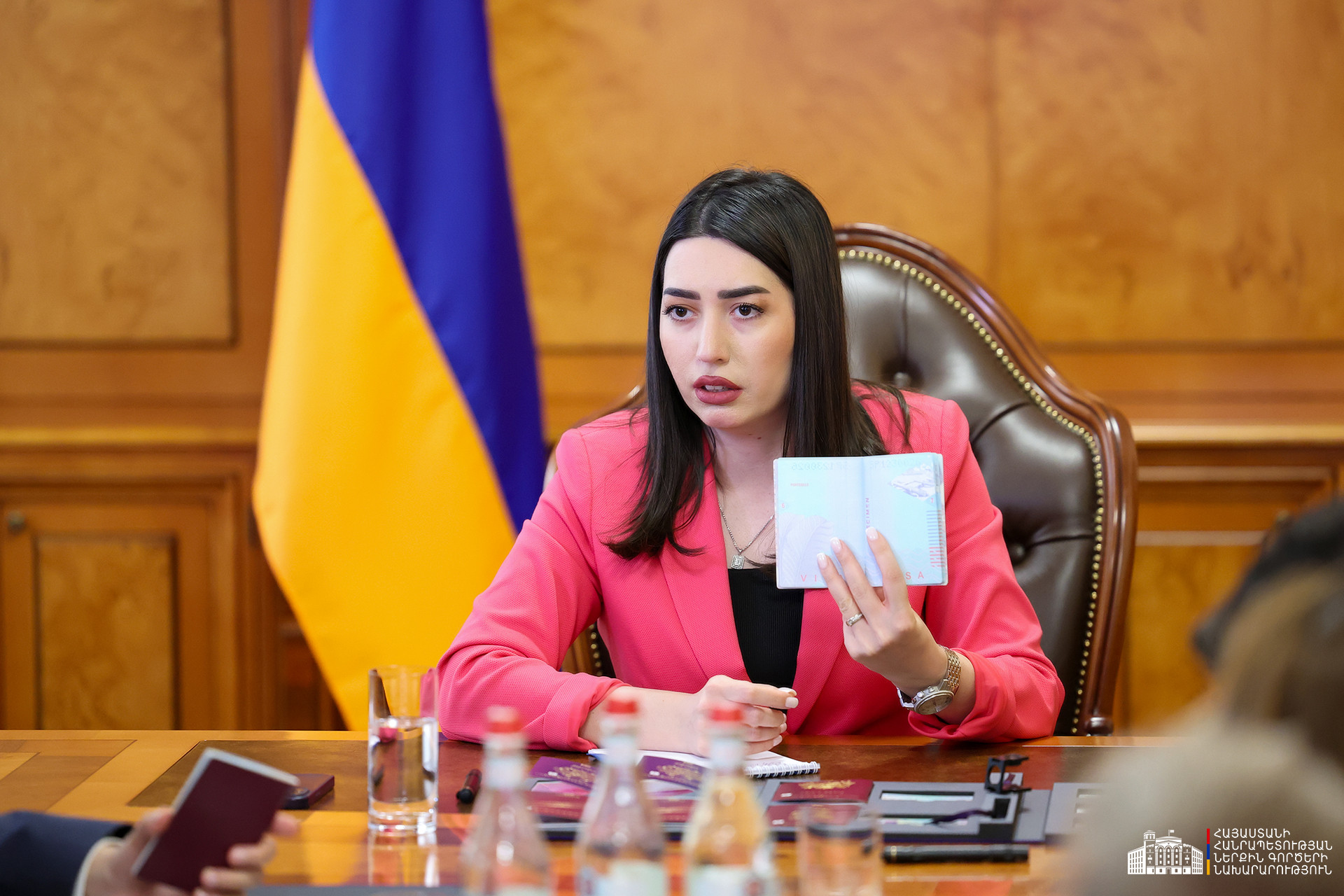 Արփինե Սարգսյանի մասնակցությամբ քննարկվել են կենսաչափական անձնագրերի դիզայնին և կոնցեպտին վերաբերող հարցեր