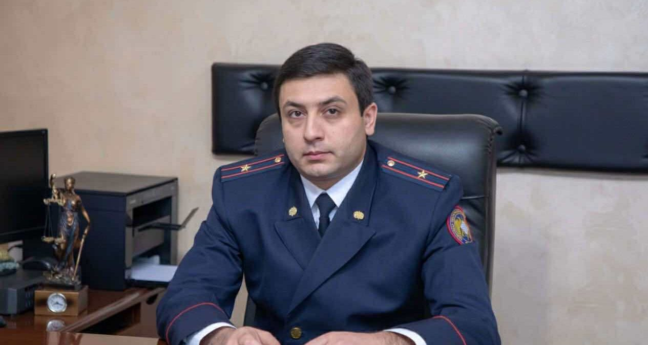 Նախ բանալի է կորել, հետո անցագիր․ ո՞վ է Քննչականի շենքից 590 հազար դոլար հափշտակելու դեպքով ձերբակալվածը. ինչ կապ կա պետի ու հանցագործի մեջ․ Armlur.am