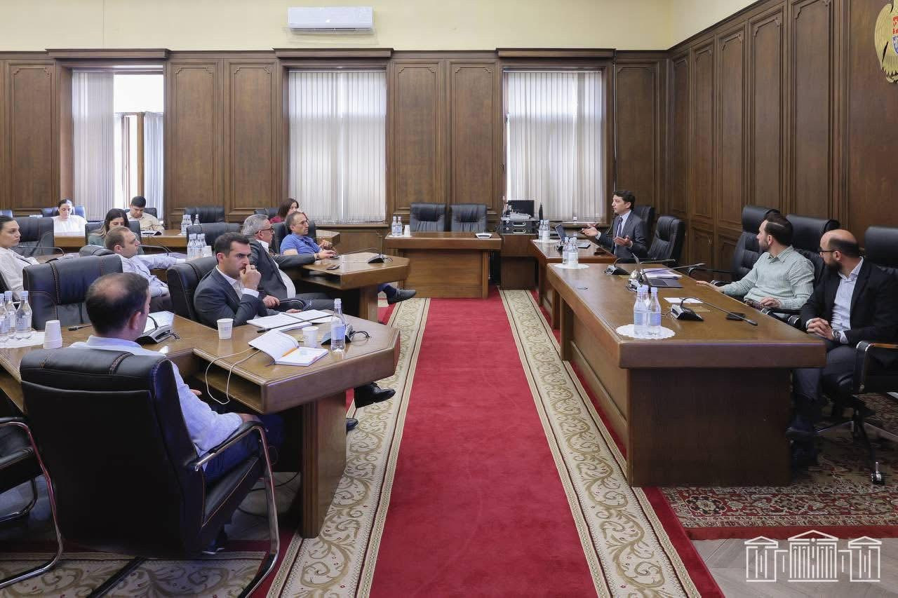 ՔՊ-ն հանդիպել ֆինանսների նախարարի հետ