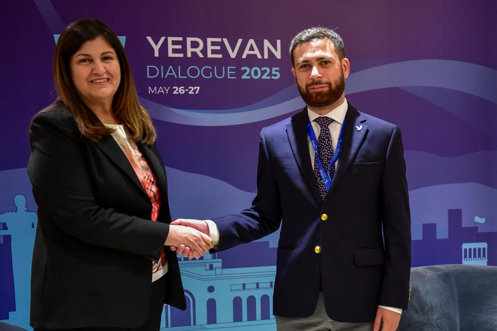 ՀՀ ԱԳ նախարարի տեղակալը հանդիպում է ունեցել Պաղեստինի ԱԳ և արտագաղթյալների հարցերով պետնախարար Վարսեն Աղաբեկյանի հետ
