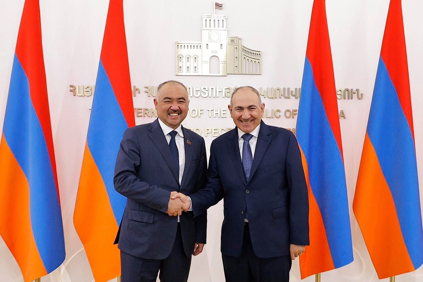 Փաշինյանը հյուրընկալել է Նուրլանբեկ Տուրգունբեկ ուուլուի գլխավորած պատվիրակությանը