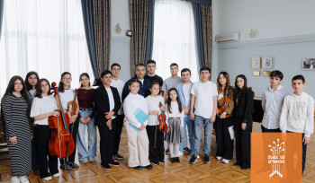 Մաեստրո Սերգեյ Սմբատյանը հանդիպել է «Ծնվել եմ Արցախում» ծրագրի մասնակիցների հետ