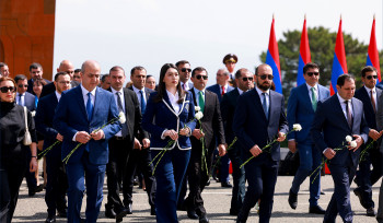 ՆԳ նախարարն ու ոստիկանության պետը այցելել են Սարդարապատի ճակատամարտի հերոսների հիշատակը հավերժացնող հուշահամալիր (լուսանկարներ)