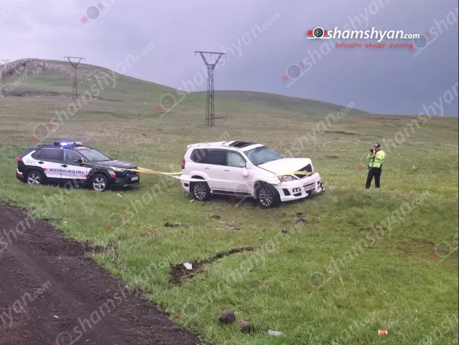 Շիրակի մարզում 28-ամյա վարորդը «Lexus GX 470»-ով մեկ պտույտ շրջվել է և հայտնվել դաշտում․ 4 վիրшվnրներն էլ երիտասարդ աղջիկներ են