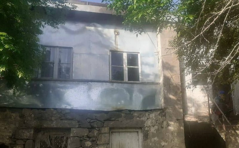 Ադրբեջшնական կողմը կրшկ է բացել Խոզնավարի ուղղությամբ, վնասվել է բնակելի տուն (լուսանկարներ)