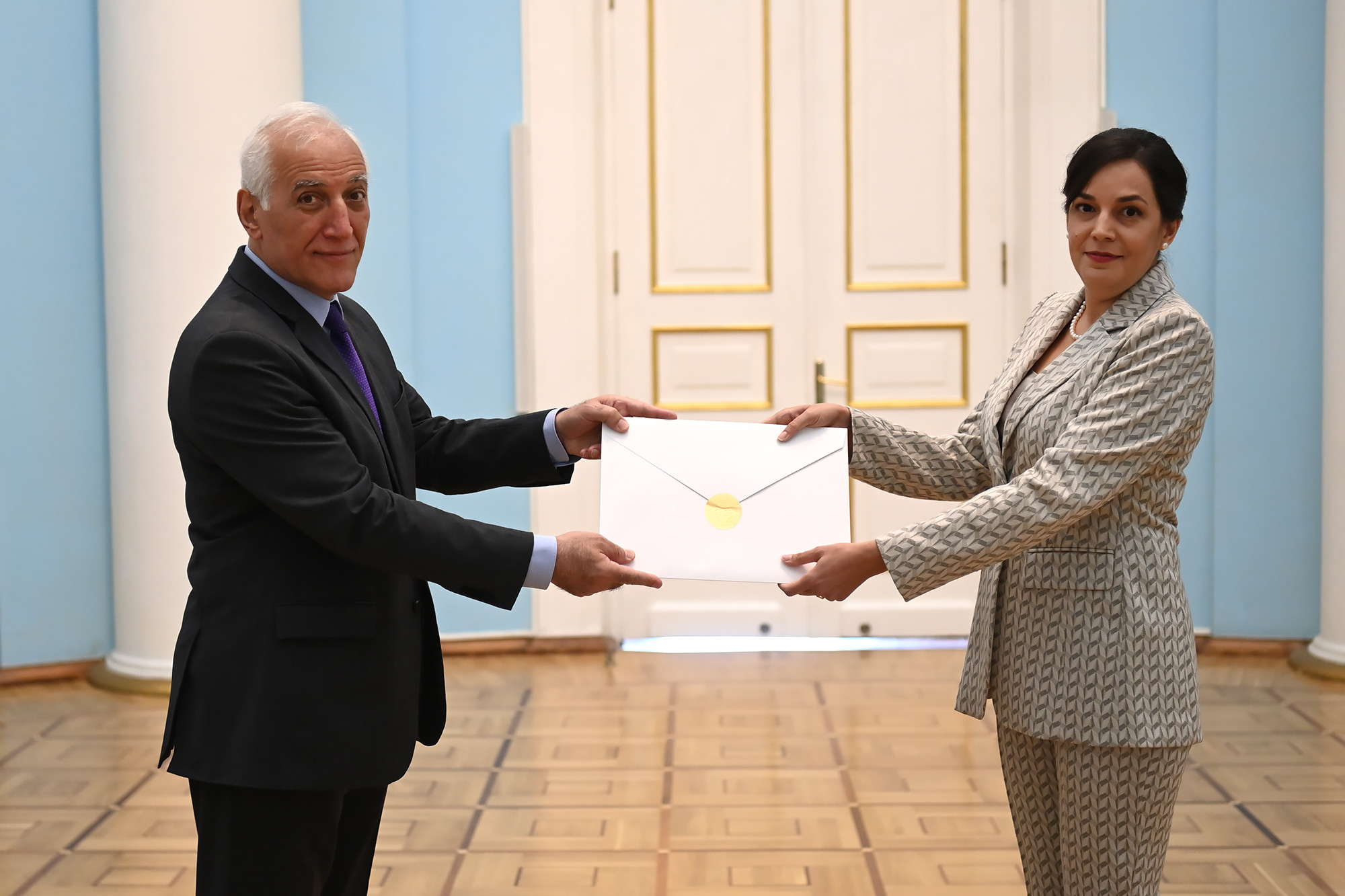 Դուք նոր շունչ կհաղորդեք հայ-ուրուգվայական հարաբերություններին. Խաչատուրյանին իր հավատարմագրերն է հանձնել Հայաստանում Ուրուգվայի դեսպանը