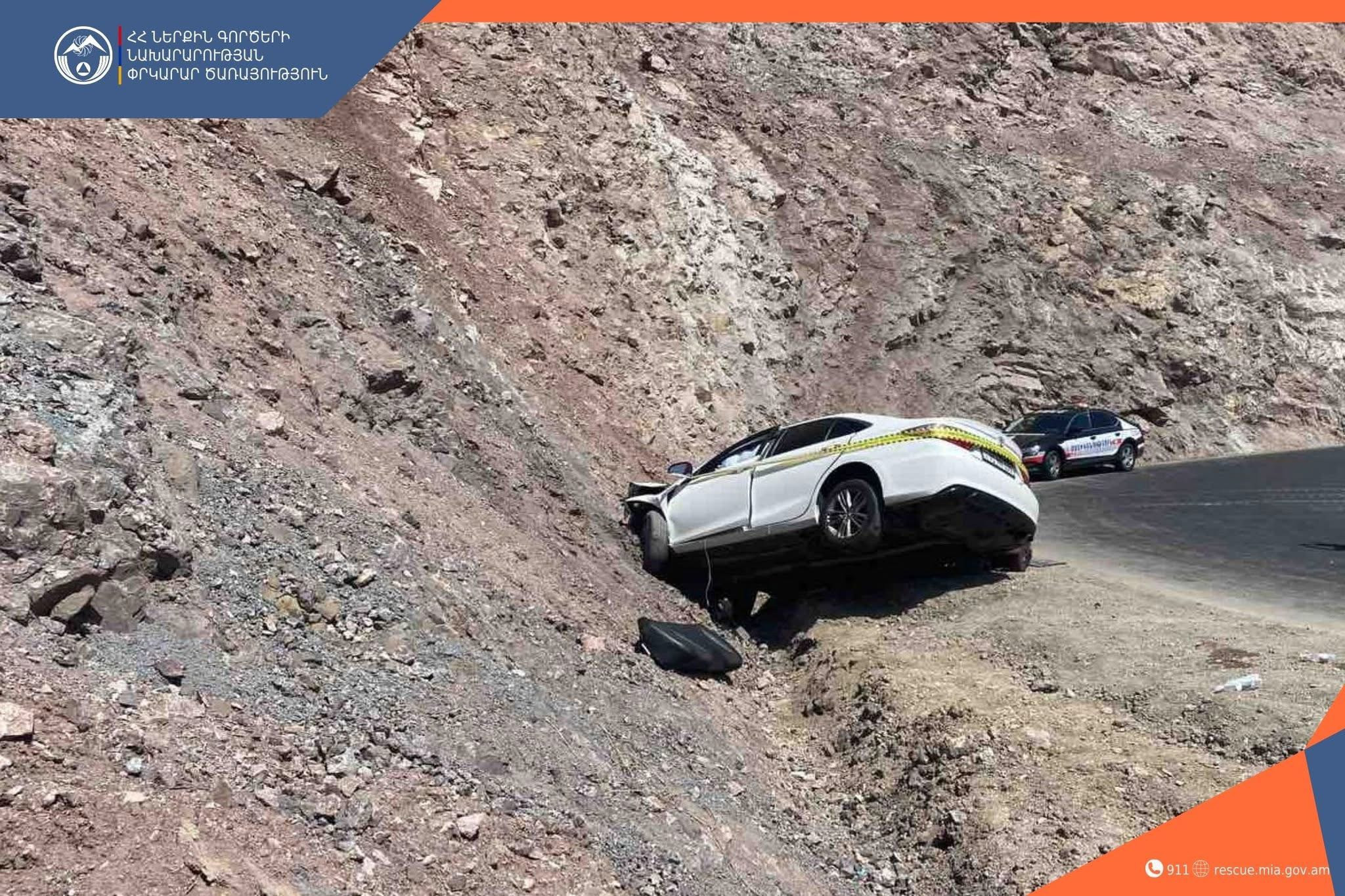 Հալիձորում մեքենան բախվել է ժայռին. 4 մարդ վիրավոր է