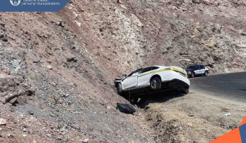 Հալիձորում մեքենան բախվել է ժայռին. 4 մարդ վիրավոր է