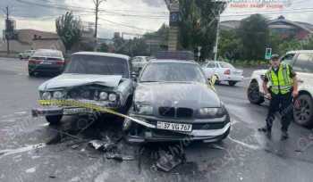 Հալաբյան-Կիևյան խաչմերուկում բախվել են «BMW»-ն ու «ՎԱԶ 2106»-ը. 2 վիրավորներից մեկը հղի կին է