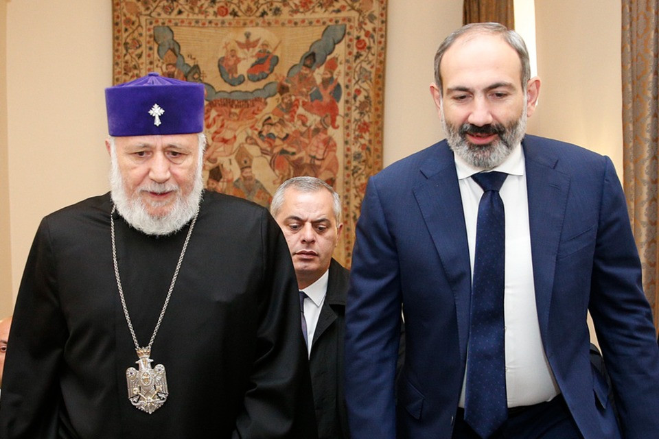 Ինչի՞ մասին է խոսում Գարեգին Բ–ի լռությունը, մենք՝ իր հոտը, սպասում ենք նրա հրապարակային պարզաբանմանը․ Նիկոլ Փաշինյան