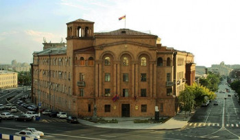Երեւանում տղամարդը հարձակվել է նախկին կնոջ տան վրա, ծեծի ենթարկել նրան, կրակnցներ արձակել և հնչեցրել uպառնալիքներ