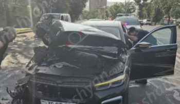 Բաղրամյան պողոտայում բախվել են «BMW 750Li»-ն և մարդատար «Գազել»-ը