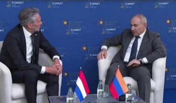 ԱԳՆ-ն աշխատանքից հեռացրել է Փաշինյանի առջև դրոշը սխալ դրած աշխատակցին․ ինչո՞ւ է Փաշինյանը մոտեցել մի սեղանի, որի վրա ՀՀ դրոշը տեղադրված չէ, չեն պարզաբանում․factor.am