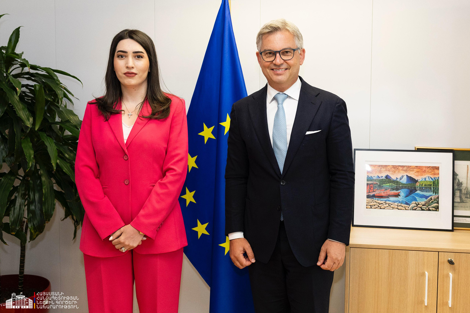 ԵՄ-ՀՀ վիզաների ազատականացման գործողությունների ծրագիրը շուտով կփոխանցվի հայկական կողմին. ՆԳ նախարարը հանդիպել է ԵՄ հանձնակատար Բրյուններին