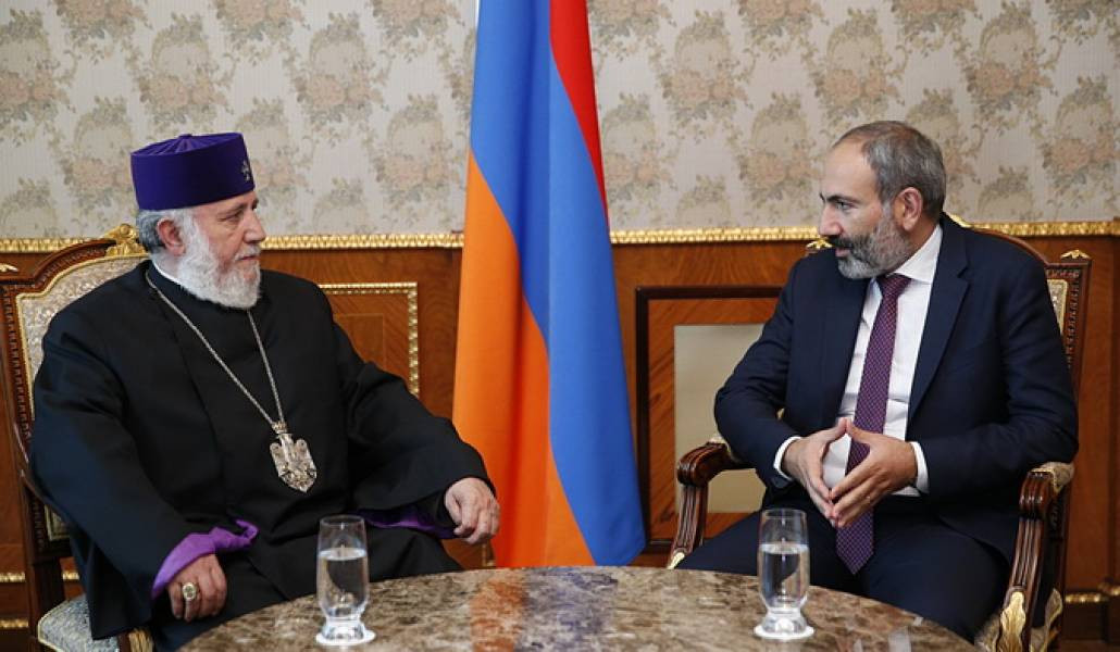 Կաթողիկոսի թեկնածու չունեմ, եկեղեցուն բարեպաշտ հոգեւորական է անհրաժեշտ եւ ոչ թե վեղարի տակ թաքնված անառակ․ Նիկոլ Փաշինյան