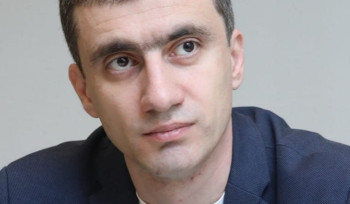 Էջմիածնի ավագանու ընտրություններում ՔՊ թեկնածուի համար Էջմիածնին է միանալու Խոյ համայնքը,  քանի որ թեկնածուն ունի Խոյի գրանցում․ Մեսրոպ Առաքելյան