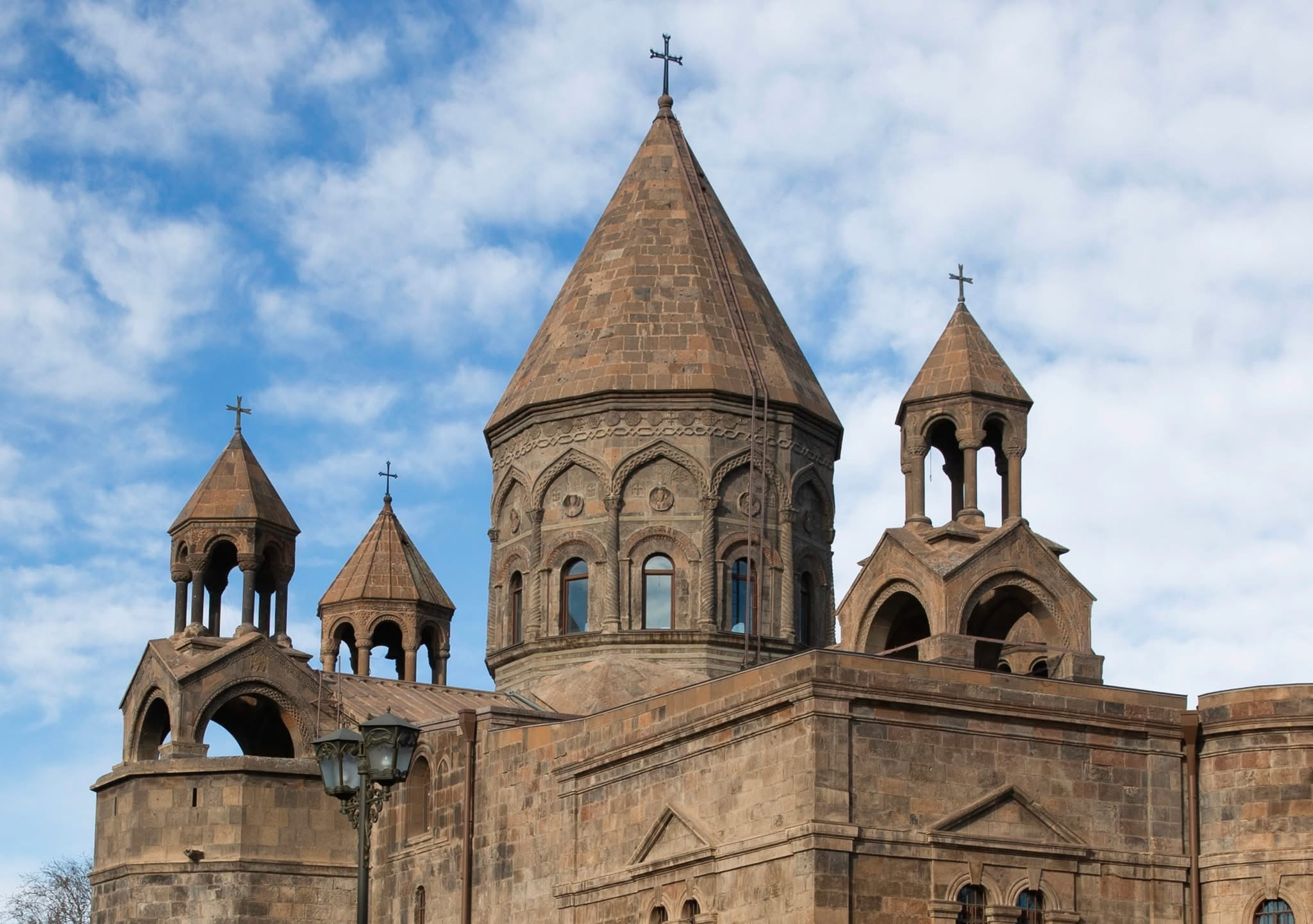 Հայոց Կաթողիկոսի օրհնությամբ հավատացելոց երկրպագության համար դուրս կբերվեն Սուրբ Էջմիածնի սրբազան մասունքներ