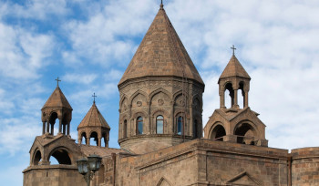Հայոց Կաթողիկոսի օրհնությամբ հավատացելոց երկրպագության համար դուրս կբերվեն Սուրբ Էջմիածնի սրբազան մասունքներ