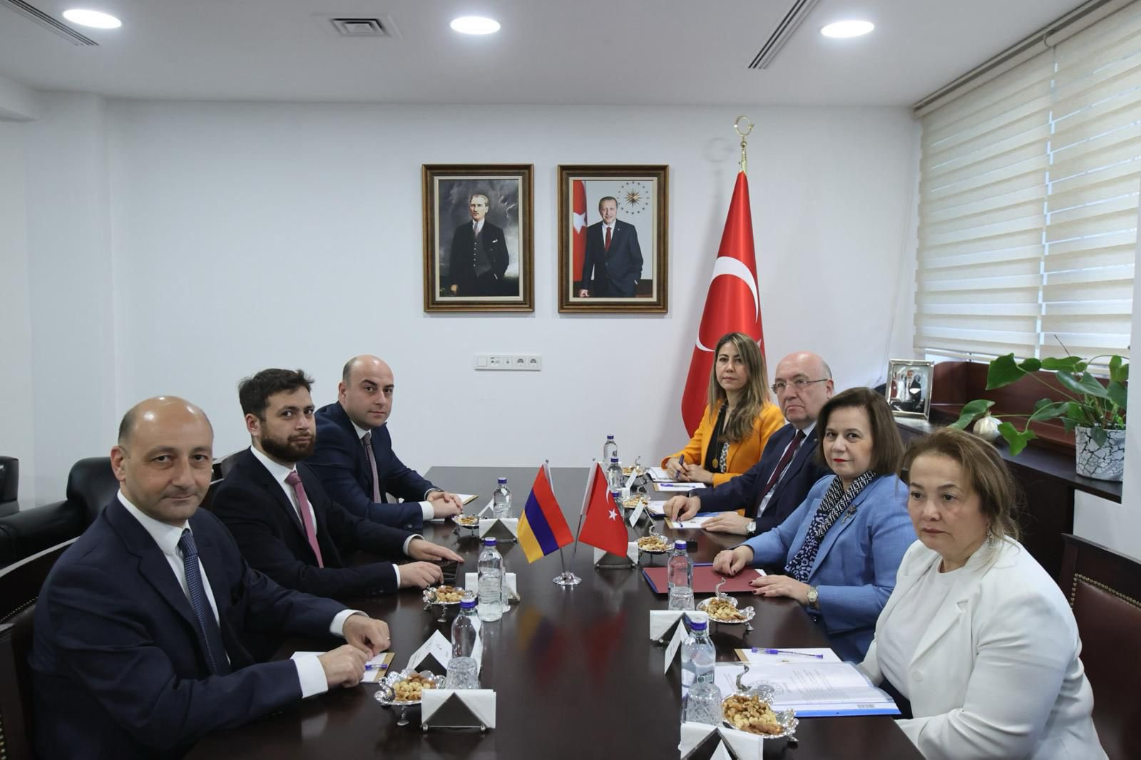 Անկարայում Վահան Կոստանյանը հանդիպել է Թուրքիայի ԱԳ փոխնախարարի հետ
