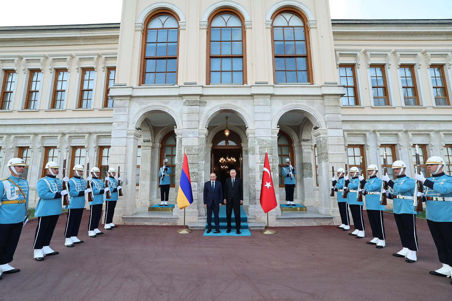 Շարունակել ուղիղ կապը․ Ստամբուլում կայացել է Փաշինյան-Էրդողան հանդիպումը (լուսանկարներ)