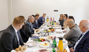 Նիկոլ Փաշինյանը աշխատանքային նախաճաշ է ունեցել Հայաստանում Ամերիկայի առևտրի պալատի անդամների հետ