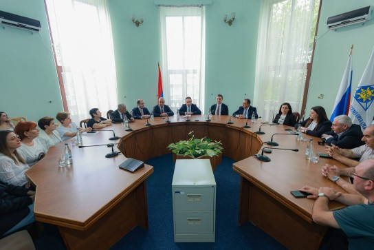 «Էներգետիկ ոլորտը կենսական կարևորություն ունի երկրի համար». Նախարարը «Էլեկտրաէներգետիկական համակարգի օպերատոր»-ի աշխատակազմին է ներկայացրել տնօրենի պաշտոնակատարին