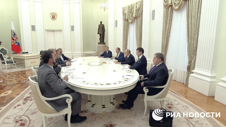 Պուտինը Կրեմլում հանդիպել է Իրանի ԱԳ նախարարի հետ