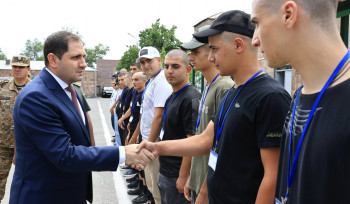 Պապիկյանն այցելել է ՊՆ կենտրոնական հավաքակայան (լուսանկարներ)