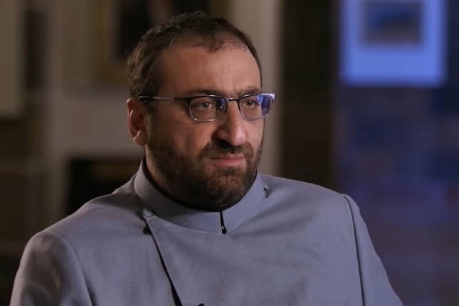 Շարունակիր «դիմակայել» համազգային մարտահրավերներին՝ կրքոտ ու խանդավառ հայհոյախոսությամբ. դա քո սնունդն է. Արշակ Սրբազան