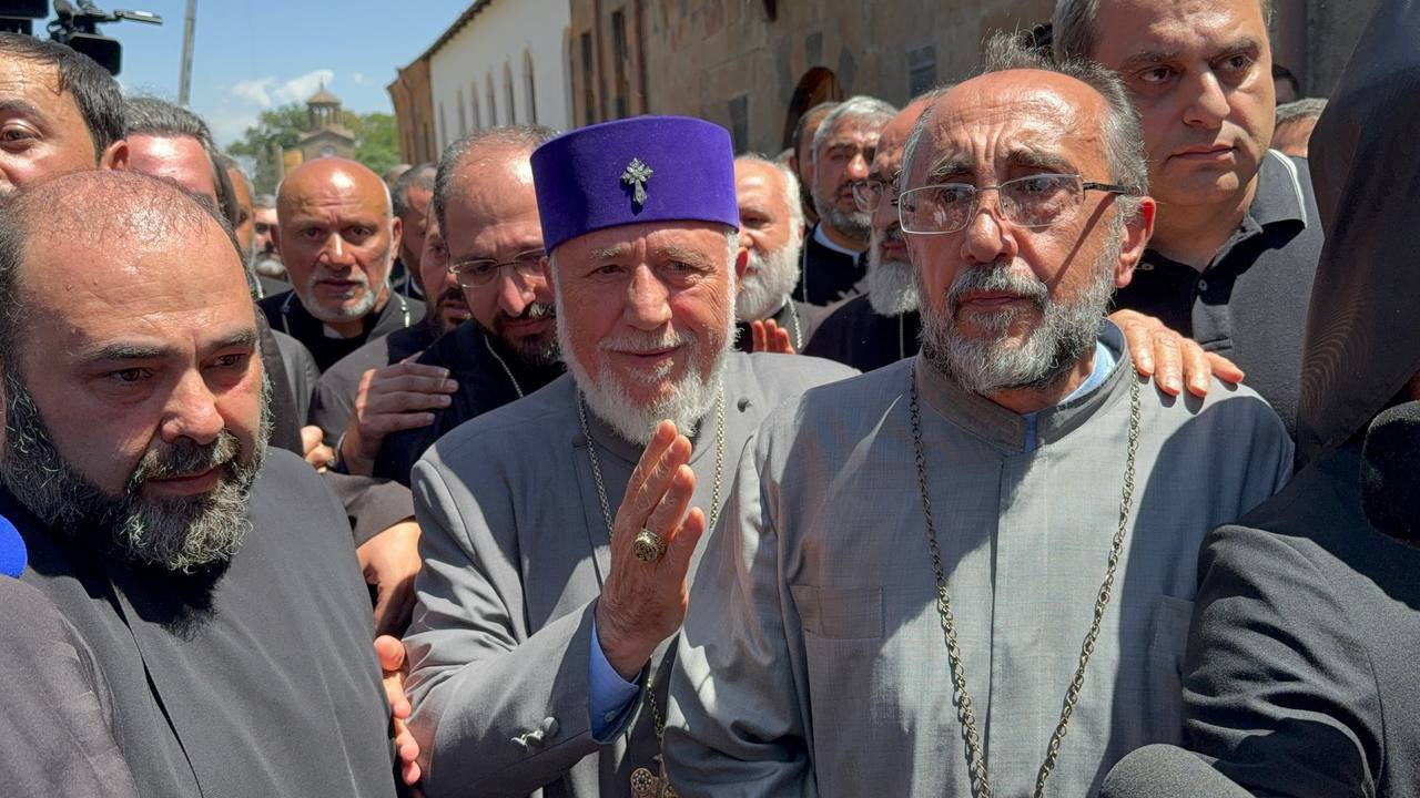 Պատրաստ եմ հրաժարվել իմ թեկնածությունը առաջադրելուց, իսկ Աղազարյանը և Ասլանյանը պատրաստ են առաջադրել Միքայել արքեպիսկոպոս Աջապահյանի թեկնածությունը․ Մարուքյան