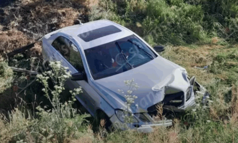 Շիրակի մարզում 27-ամյա վարորդը «Mercedes»-ով կոտրել է էլեկտրասյունն ու հայտնվել ձորակում