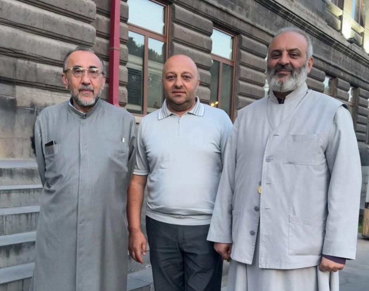 Ըստ Ալենի՝ շուտով կհանդիպենք, Սրբազան հայրեր. Արթուր Սարգսյան