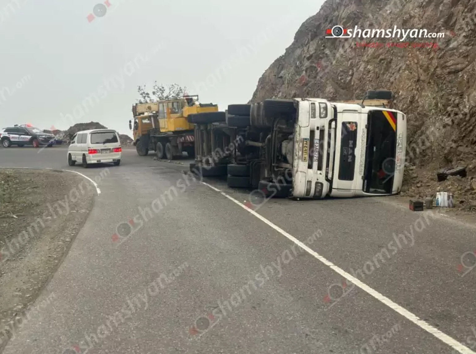 Իրանցի վարորդը Երևան-Կապան ավտոճանապարհին բեռնատարով կողաշրջվել է