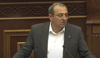 Մի ժամ ա՝ էդ եմ խնդրում, նշե՛ք կոնկրետ իրավական նորմը, ինչո՞վ էի ես պարտավոր. Մինասյան