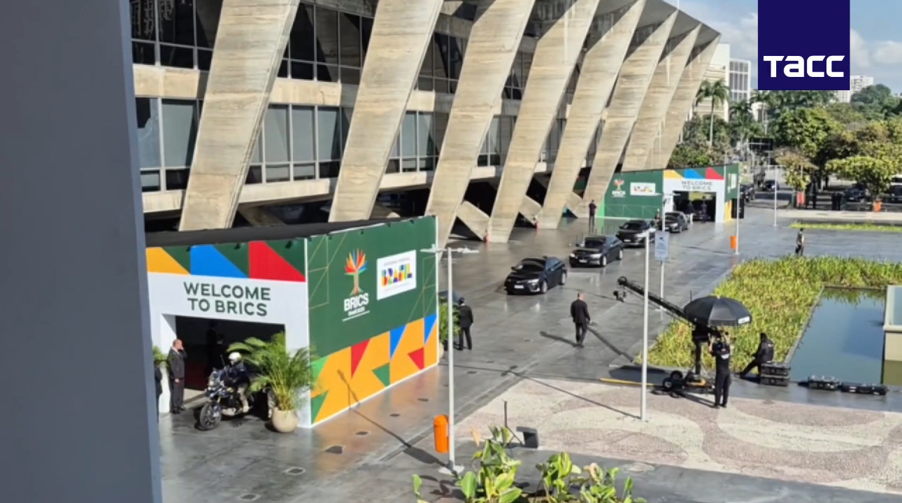 Բրազիլիայում Լավրովի գլխավորած պատվիրակությունը` «Մենք Ռուսաստանն ենք» գրությամբ համարանիշով, մեկնել է BRICS-ի գագաթնաժողովի վայր