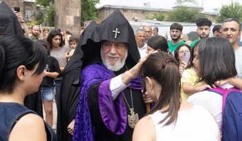 Ամենայն Հայոց Կաթողիկոսի հանդիսապետությամբ Միածնաէջ Մայր Տաճարում մատուցվեց Սուրբ և Անմահ Պատարագ (լուսանկարներ)