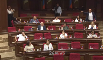 «Վեր ընգի տե’ղդ», «Դու ինձ չես կարա ասե’ս». խորհրդարանում իրավիճակը լարվեց