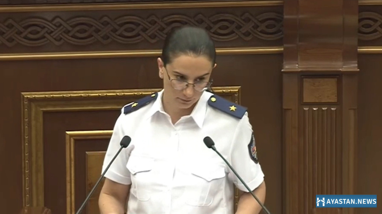 Աննա Վարդապետյանի երեսը չի բռնում «մարդամեջ» դուրս գալ, ԱԺ գնում է ԱԺ նախագահին հատկացված դռնից և այդտեղից էլ հեռանում. «Հրապարակ»