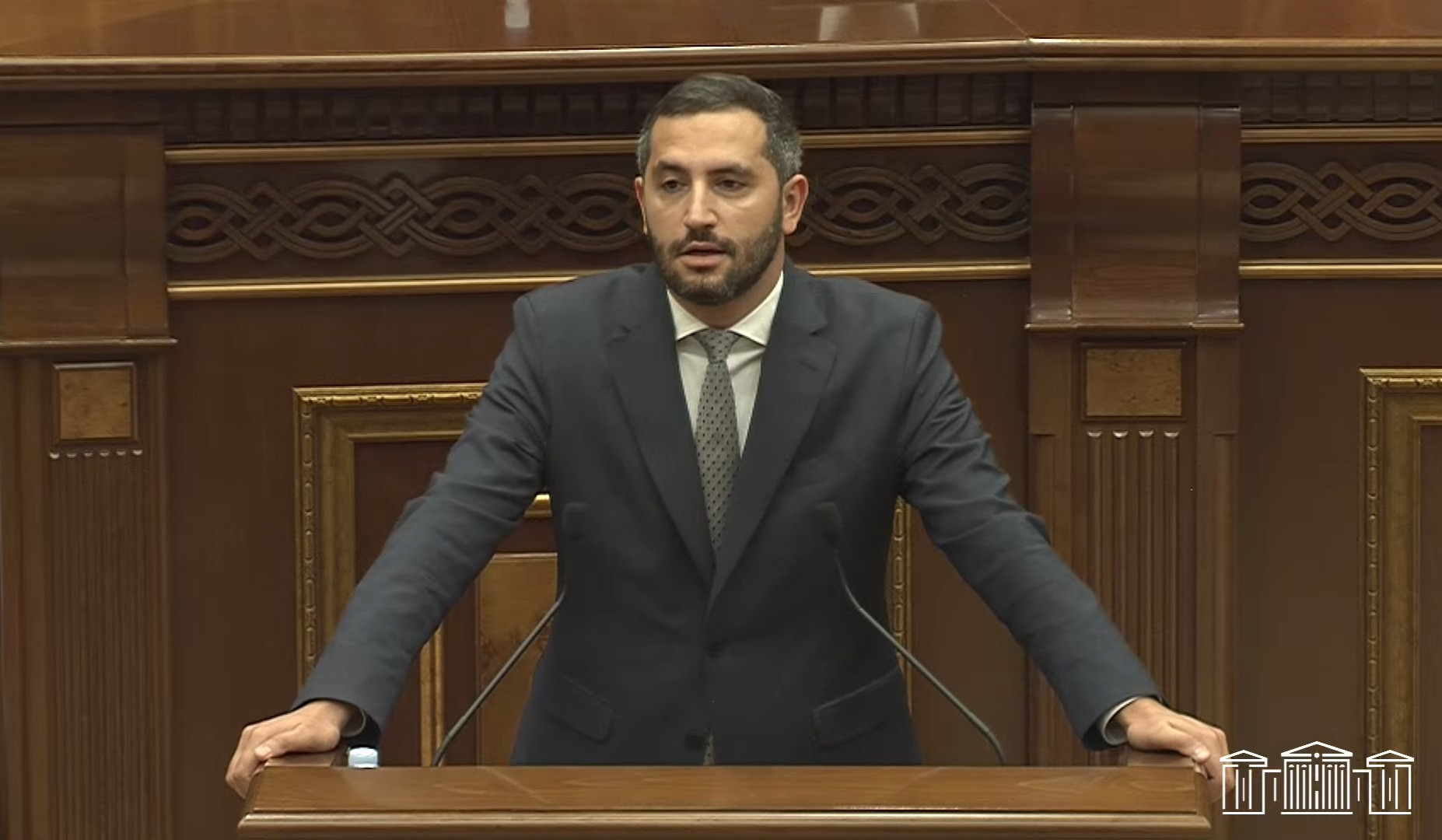 Ինչ կլինի եթե ես, ամբողջ «Քաղաքացիական պամանագիրը» մտածենք, որ հանուն վեհ նպատակի ձեզ բոլորիդ պետք է վերացնենք․ լա՞վ բան է դա, իհարկե, վատ բան է․ Ռուբինյան