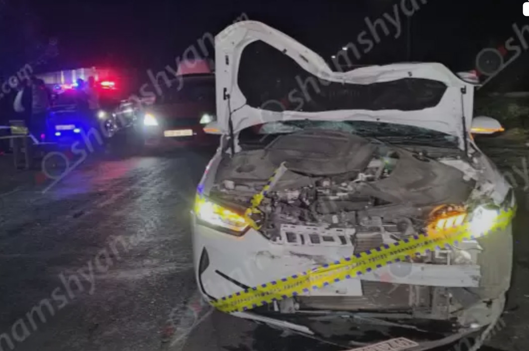 Արարատի մարզում․ «BYD»-ն վրաերթի է ենթարկել մորն ու աղջիկ երեխային, ապա տեղի է ունեցել բախում «Nissan»-ի հետ․ մայրը մահացել է տեղում, երեխան՝ հիվանդանոցում. Shamshyan.com