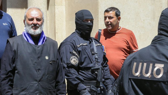 Սուրճի ապարատը. ինչպե՞ս են ժուչոկը տեղադրել Բագրատ Սրբազանի կեցավայրում. «Հրապարակ»