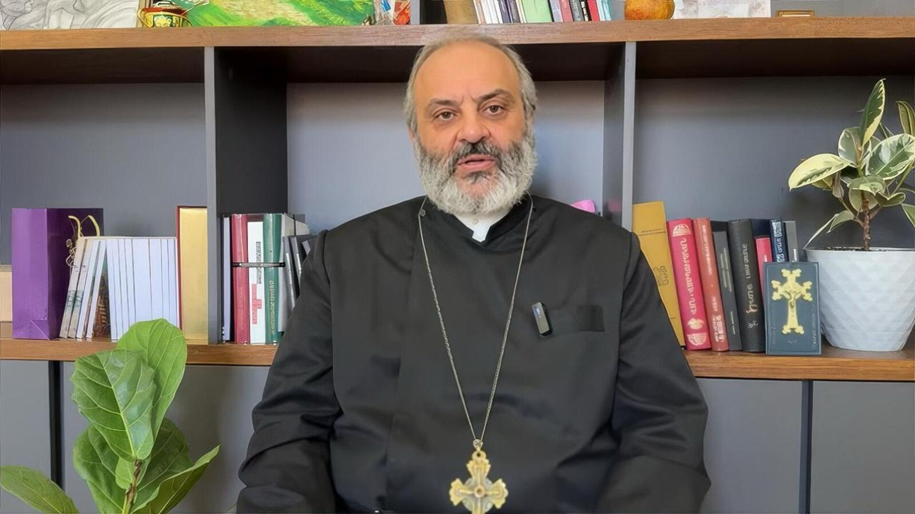 Պահանջում եմ իրավասու մարմիններից հրապարակել խոսակցության ամբողջ համատեքստը, պնդում եմ՝ այդ կտրտված, մոնտաժված հատվածն այլ համատեքստում արտասանված խոսք է. Բագրատ Սրբազան