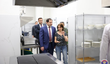Սուրեն Պապիկյանն այցելել է «Զինվորի տուն» վերականգնողական կենտրոն