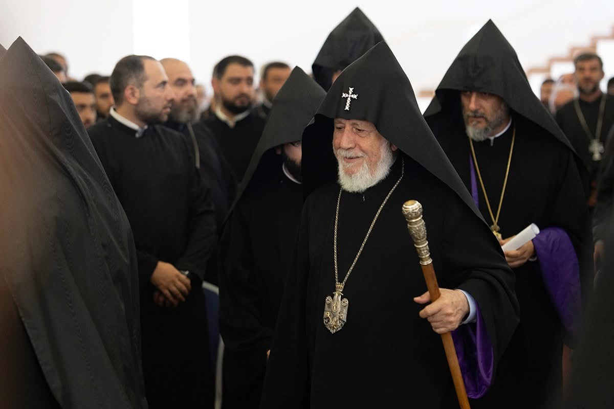 Որքան էլ փորձ կատարվի Եկեղեցու դեմ քայլերը ներկայացնելու որպես առանձին եկեղեցականների հանդեպ ուղղված գործողություններ թիրախավորված է բուն Եկեղեցին. Վեհափառ Հայրապետ